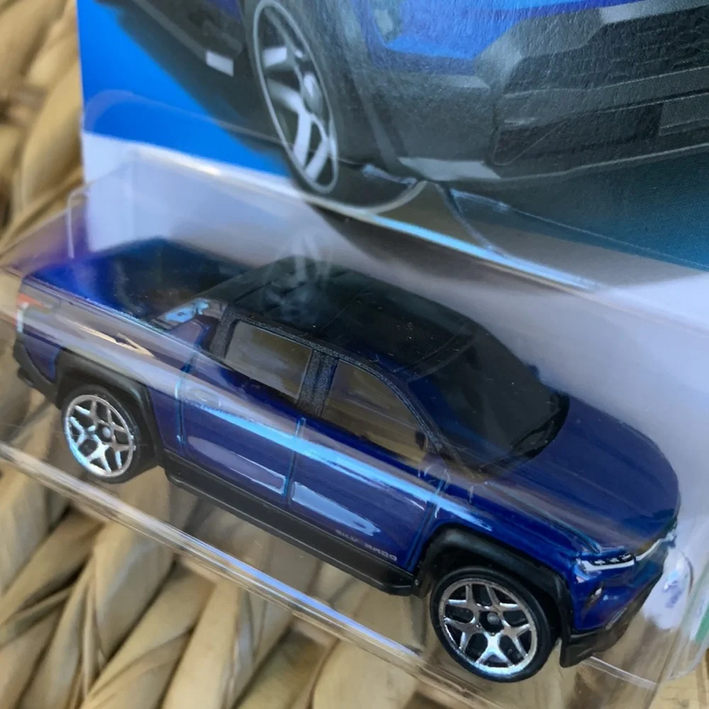 Hot Wheel Chevy Silverado EV RST Chevrolet Blue Electric Truck Hotwheels 2024 🆕